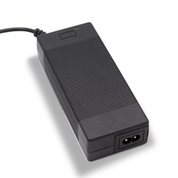 Cargador 42V 2A Con Conector DC5521  (versión premium sin ventilador) [Suniik]