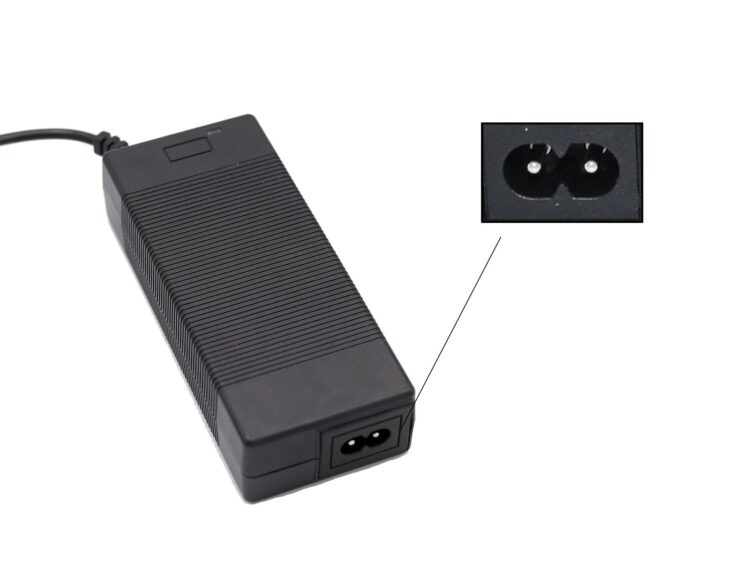 Cargador 42V 2A Con Conector DC5521  (versión premium sin ventilador) [Suniik]
